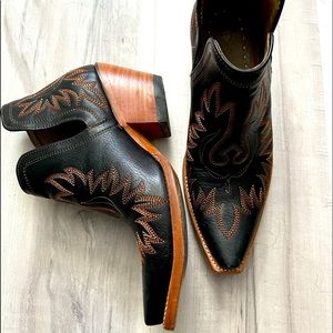 Arita Dixon black booties